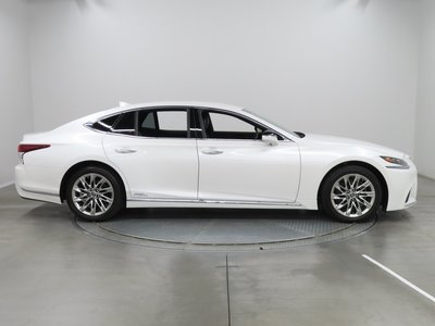 2017 Lexus LS photo 4