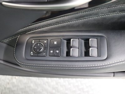 2017 Lexus LS photo 14