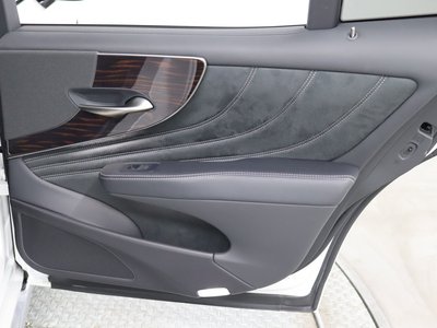 2017 Lexus LS photo 15