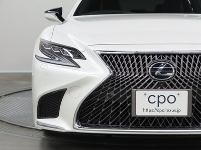2017 Lexus LS photo 6