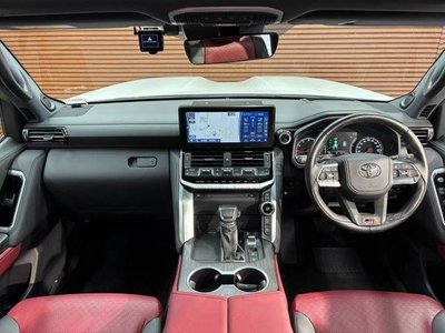 2023 Toyota LAND CRUISER 300 photo 2
