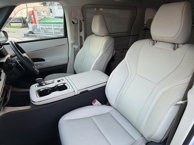 صورة 18 لـ 2024 Lexus LM