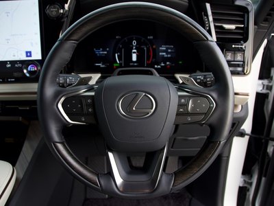 صورة 21 لـ 2024 Lexus LM