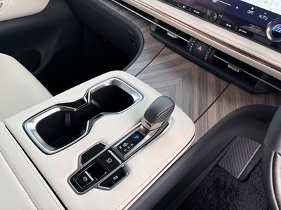 صورة 26 لـ 2024 Lexus LM