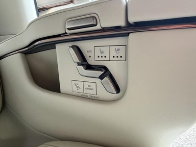 صورة 40 لـ 2024 Lexus LM