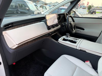 صورة 20 لـ 2024 Lexus LM