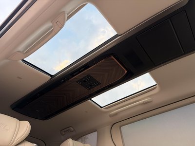 صورة 42 لـ 2024 Lexus LM