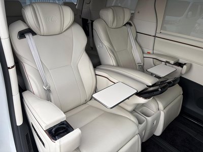 صورة 37 لـ 2024 Lexus LM