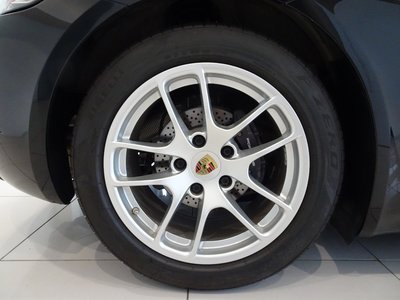 2019 Porsche 718 photo 10