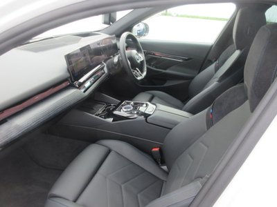 2026 BMW 5 SERIES TOURING thumbnail 31