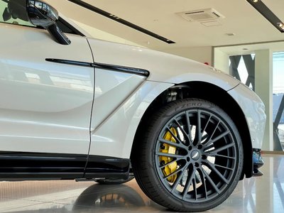 2026 Aston Martin DBX 缩略图 9