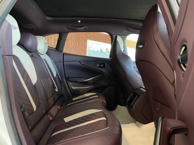 2026 Aston Martin DBX 缩略图 10