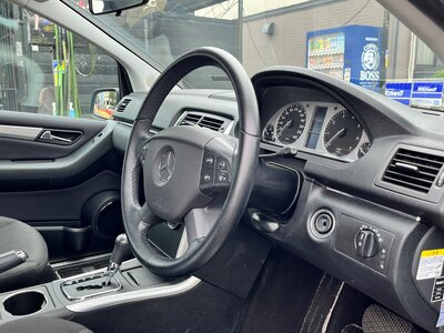 صورة 13 لـ 2009 Mercedes-BENZ B-CLASS