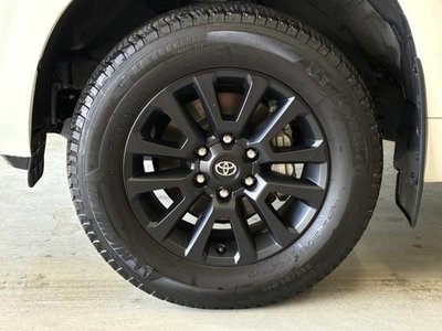 صورة 10 لـ 2023 Toyota LAND CRUISER PRADO