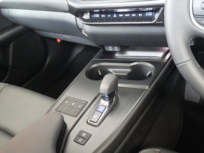2025 Lexus UX — миниатюра 11