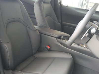 2025 Lexus UX — миниатюра 15