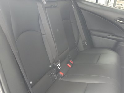 2025 Lexus UX — миниатюра 16