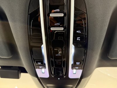 2020 Porsche PANAMERA thumbnail 30