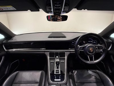 2020 Porsche PANAMERA thumbnail 23