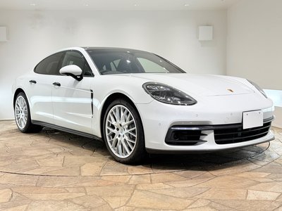 2020 Porsche PANAMERA photo 5