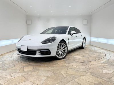 2020 Porsche PANAMERA photo 1