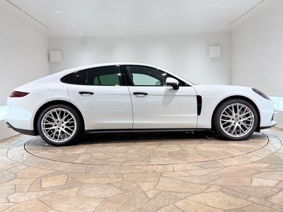 2020 Porsche PANAMERA photo 6