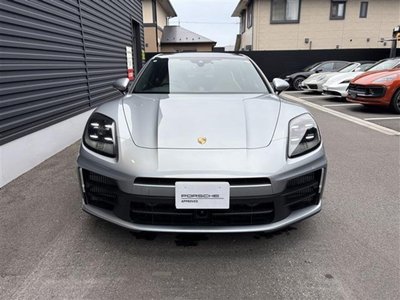 2024 Porsche PANAMERA photo 5