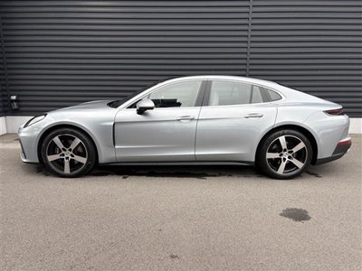 2024 Porsche PANAMERA photo 3