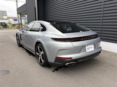 2024 Porsche PANAMERA photo 4