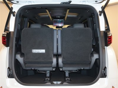 2025 Toyota ALPHARD — фото 34