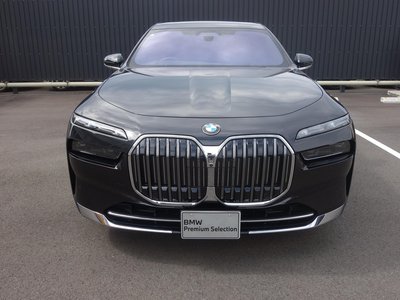 2023 BMW 7 SERIES photo 2