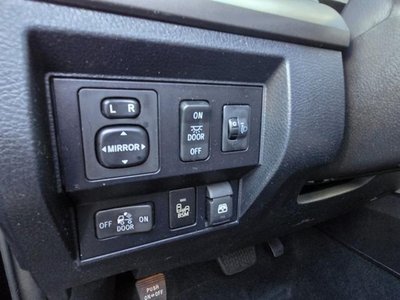 2017 Toyota TUNDRA thumbnail 37