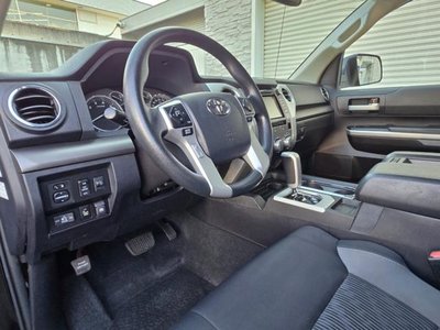 2017 Toyota TUNDRA thumbnail 36