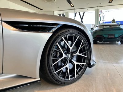 2026 Aston Martin DB12 — фото 13