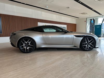 2026 Aston Martin DB12 — фото 10