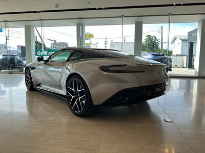 2026 Aston Martin DB12 — фото 11