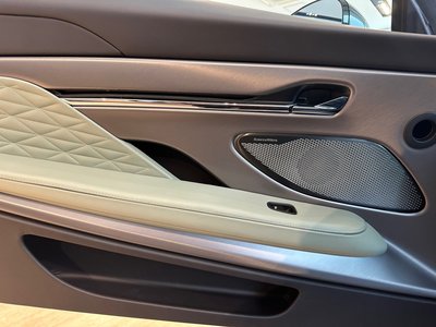 2026 Aston Martin DB12 — миниатюра 36