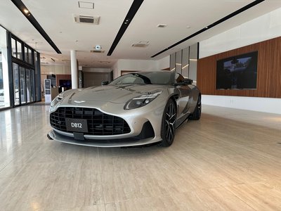 2026 Aston Martin DB12 — фото 6