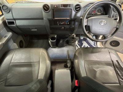 2014 Toyota LAND CRUISER 70 photo 2