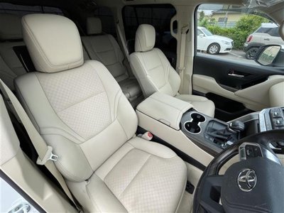 2023 Toyota LAND CRUISER 300 photo 11