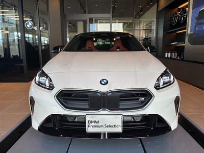 2025 BMW 1 SERIES photo 2