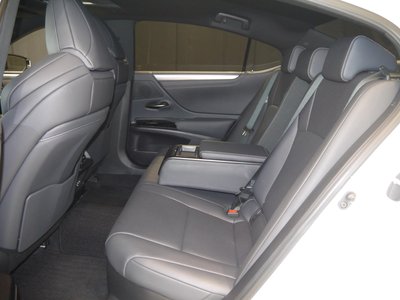 2021 Lexus ES thumbnail 31