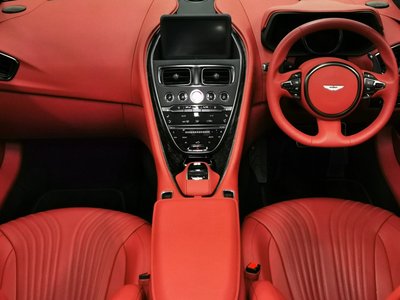 صورة 7 لـ 2023 Aston Martin DB11 VOLANTE