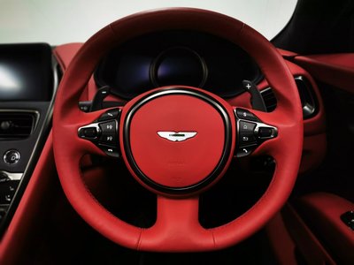 صورة 11 لـ 2023 Aston Martin DB11 VOLANTE