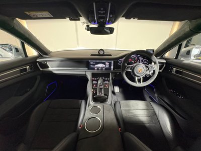 2019 Porsche PANAMERA photo 8