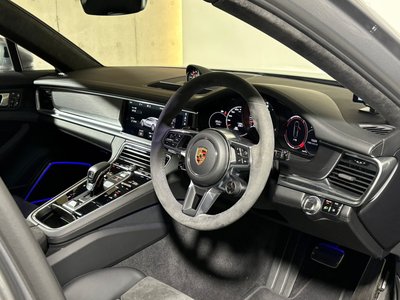 2019 Porsche PANAMERA photo 7