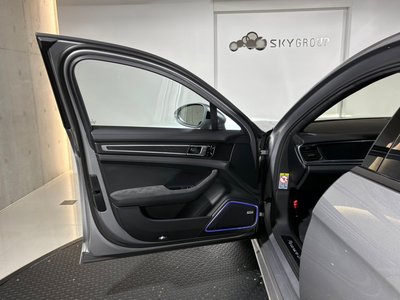 2019 Porsche PANAMERA photo 15