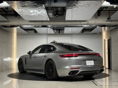 2019 Porsche PANAMERA photo 4