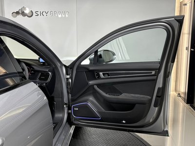 2019 Porsche PANAMERA photo 6