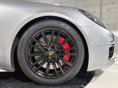2019 Porsche PANAMERA photo 3